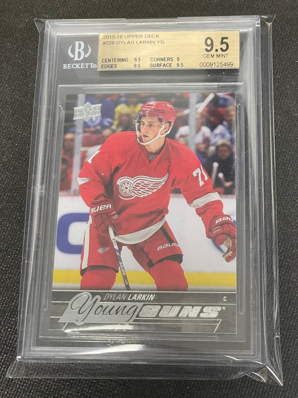 2015-16 Upper Deck Dylan Larkin Young Guns BGS 9.5