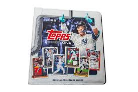 Topps Series 1 Official Collectors Binder — Sports Trading Cards